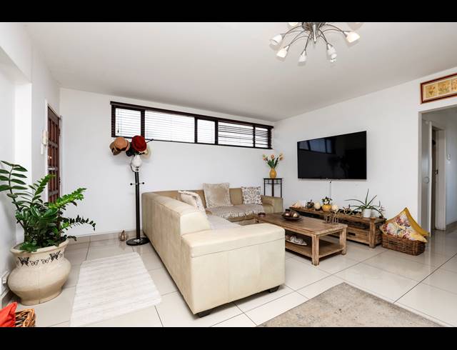 3 BEDROOM APARTMENT FOR SALE IN ESSENWOOD